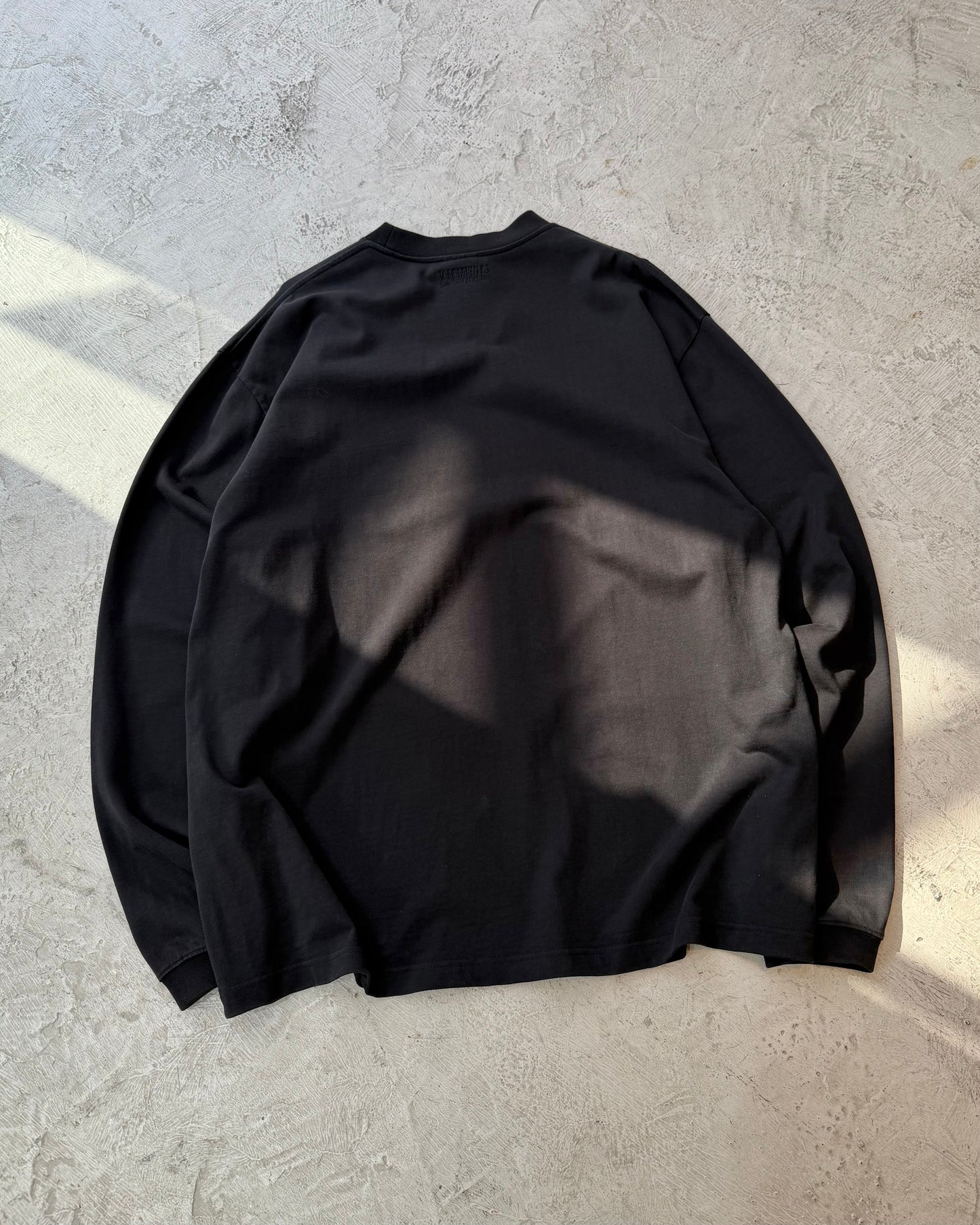 VETEMENTS Logo Level L/S tee