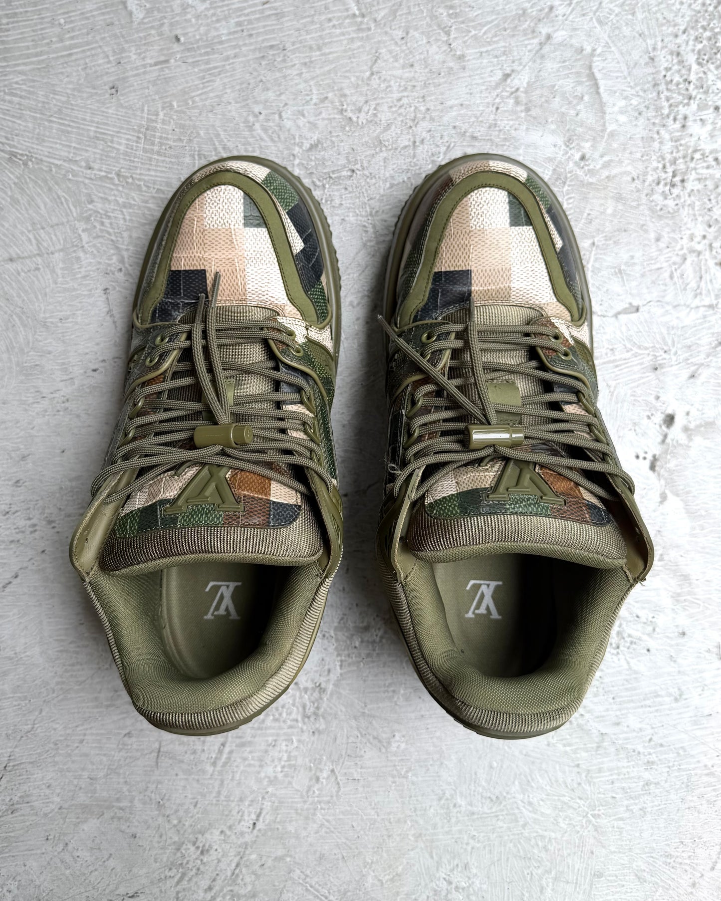 LOUIS VUITTON  LV Trainer Maxi Line Sneaker